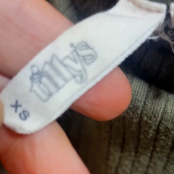 Tillys tank top - Picture 3 of 3